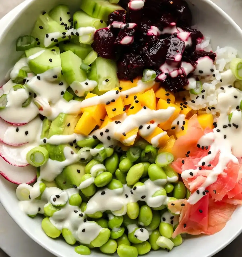 bowl poke vegana con barbabietole marinate