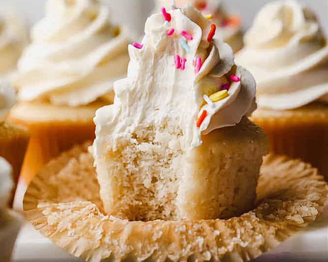 Cupcake alla Vaniglia Vegani: La Ricetta Perfetta che Sta Conquistando l'Italia 18 Cupcake alla Vaniglia